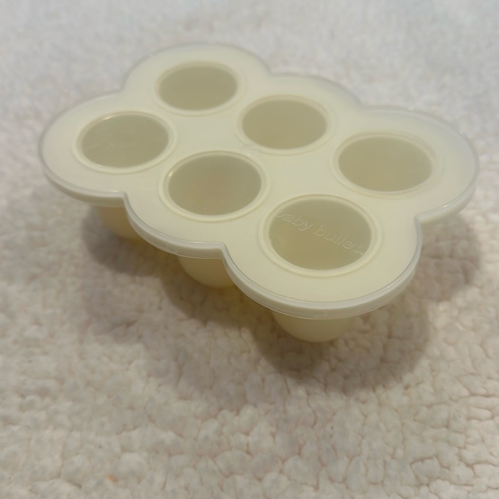 Baby Magic Bullet silicone batch freezer storage